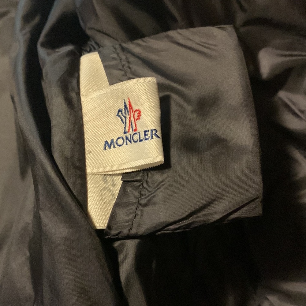 ⭐️Moncler Ruffle Sleeve puffer jacket - Picture 7 of 11